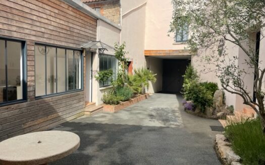 Référence 2327 – Ensemble Immobilier
