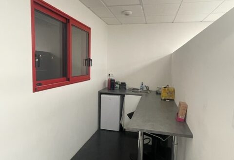 Référence 2477- Bâtiment Artisanal