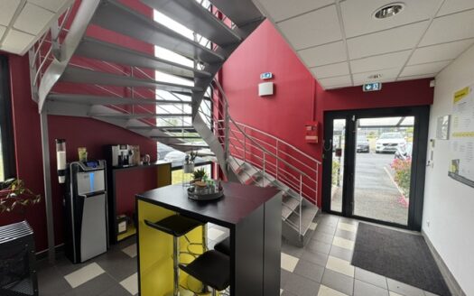 Référence 2511 – Bâtiment Professionnel